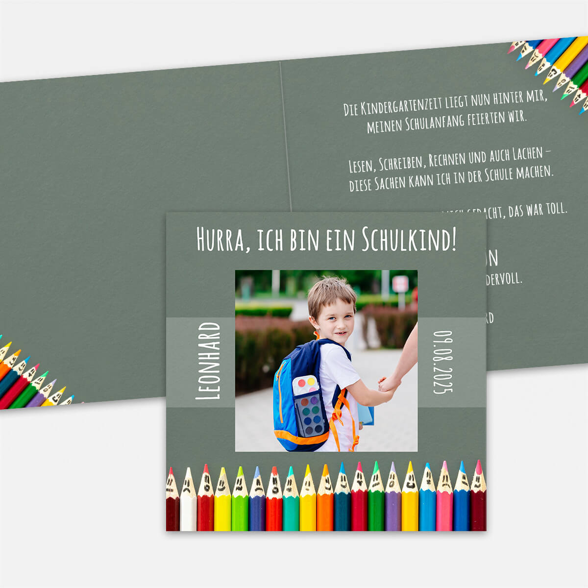 Personalisierte Karte zum Schulanfang mit eigenem Foto, Name und Datum. Farbenfrohes Buntstift-Design und Platz für einen persönlichen Text. #Klappkarte