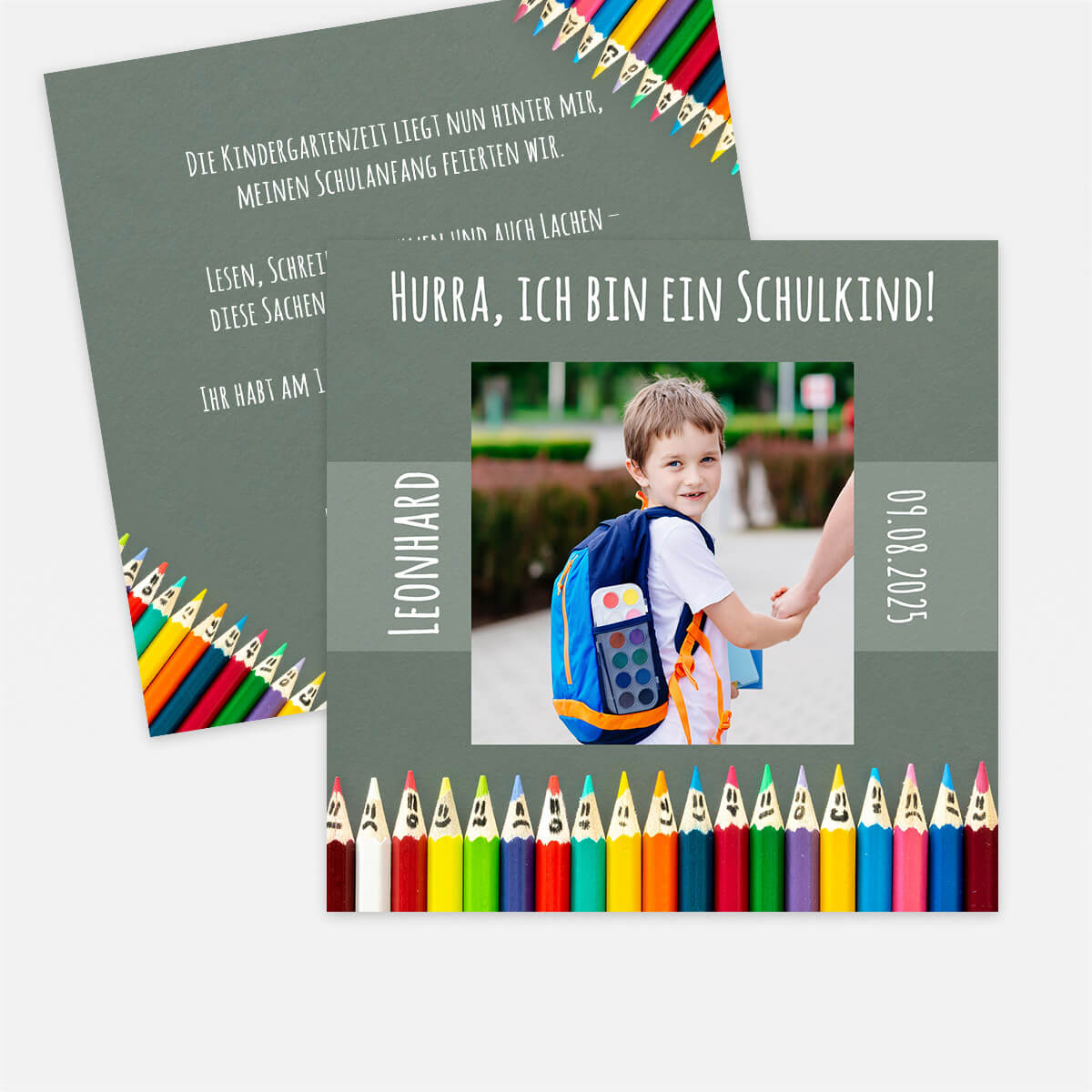 Personalisierte Karte zum Schulanfang mit eigenem Foto, Name und Datum. Farbenfrohes Buntstift-Design und Platz für einen persönlichen Text. #Postkarte
